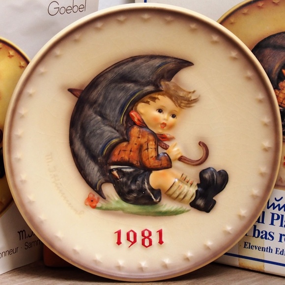 Goebel Other - 1981 Hummel Goebel "Umbrella Boy" Decorative Plate